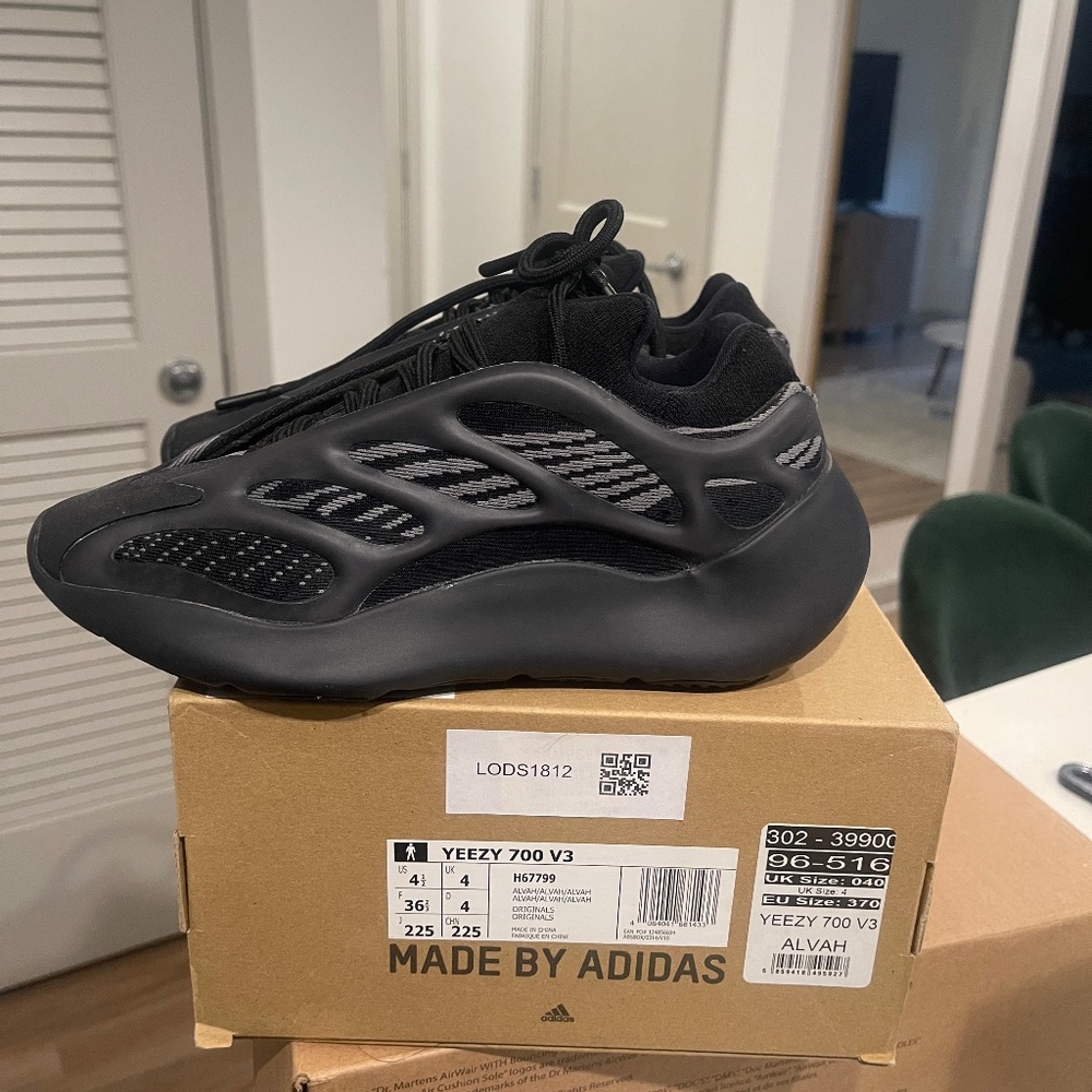 Yeezy 700 V3